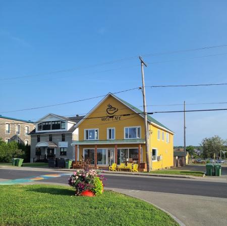 Mich Café sur Commerciale Ouest