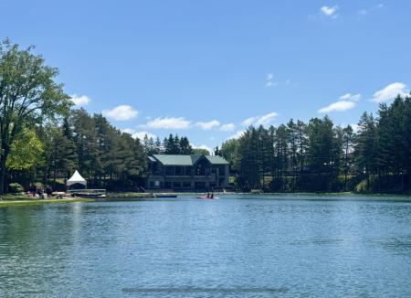 Lac et chalet-restaurant